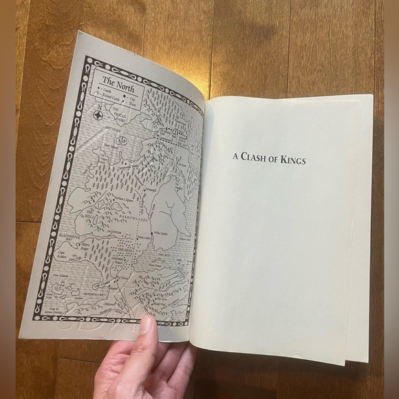 *SOLD* Game of Thrones: A Clash of Kings by George R.R. Martin (Book 2) - Picture 2 of 5